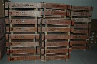 东风康明斯缸盖总成3973494//汽车维修零配件3973494