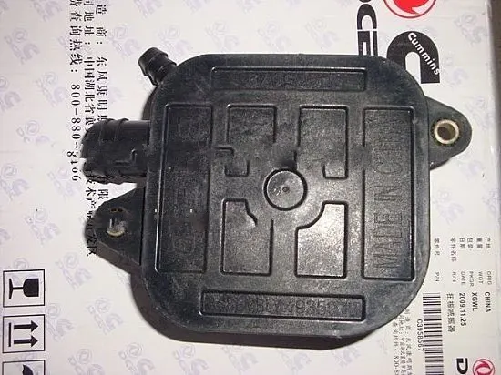 东风天龙6L8.9发动机呼吸器室、天龙配件C4935078