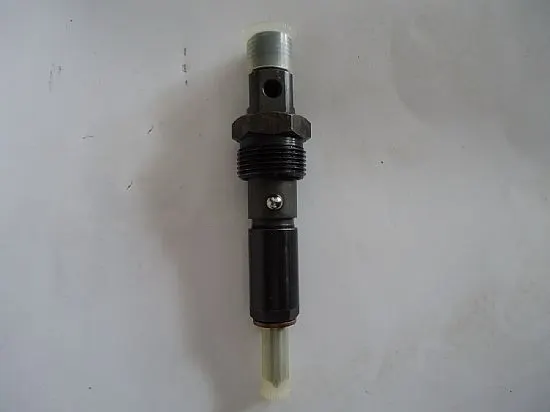 东风康明斯发动机喷油器4849366//汽车零配件4849366