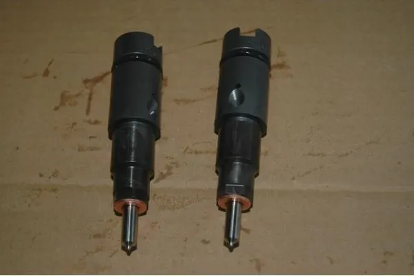 东风康明斯L375PS喷油器总成、cummins partC3975929