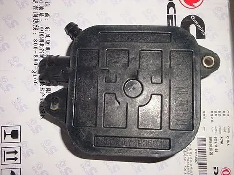 东风天龙6L8.9发动机呼吸器室、天龙配件C4935078